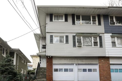 13 Regina Pl, Yonkers, NY, 10703-1125 | Card Image