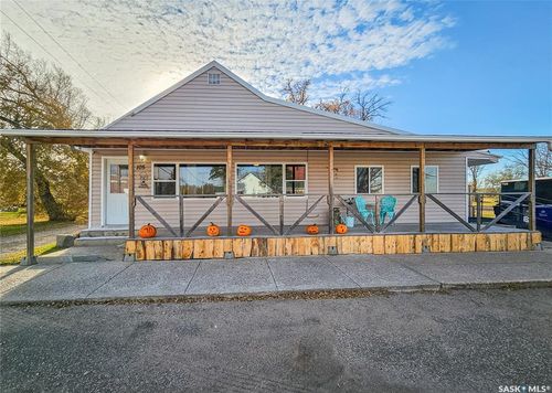 105 Main St, Harris, SK, S0L0E8 | Card Image