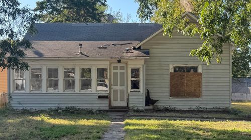 219 N Massachusetts St, Winfield, KS, 67156-1819 | Card Image