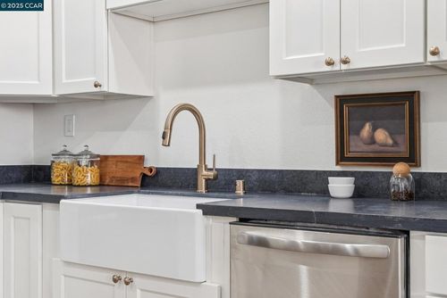 943 Matterhorn Ct, Milpitas, CA, 95035-6957 | Card Image