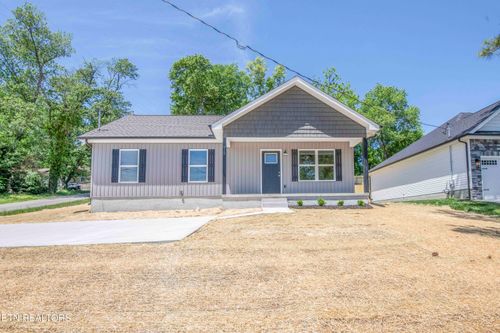 912 Mcadoo St, Clinton, TN, 37716-3243 | Card Image