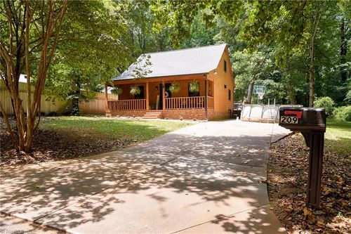 209 N Cherry St, Rockwell, NC, 28138-8521 | Card Image