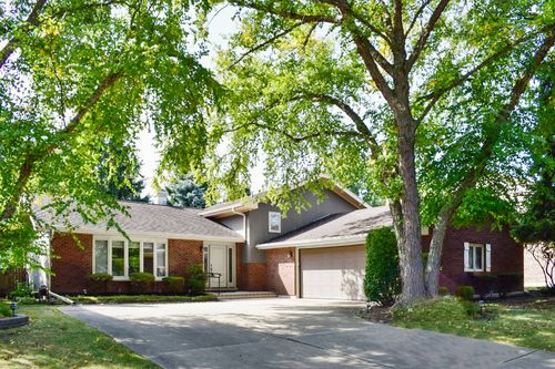 929 W Surrey Rd, Addison, IL, 60101-1193 | Card Image