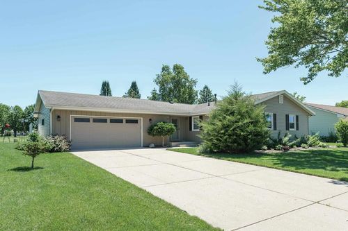 988 Nantucket Dr, Janesville, WI, 53546-1758 | Card Image