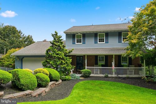 207 W Neversink Rd, READING, PA, 19606-2906 | Card Image