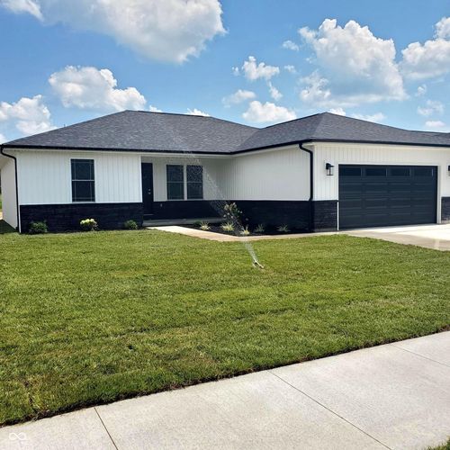 735 Marley Ln, Seymour, IN, 47274-4123 | Card Image