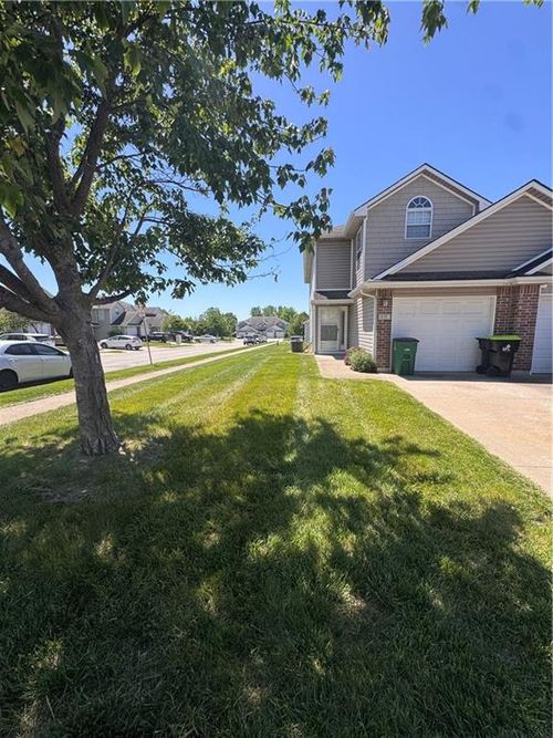 816-810-816 Sw Peach Tree Ln, Blue Springs, MO, 64064-7815 | Card Image