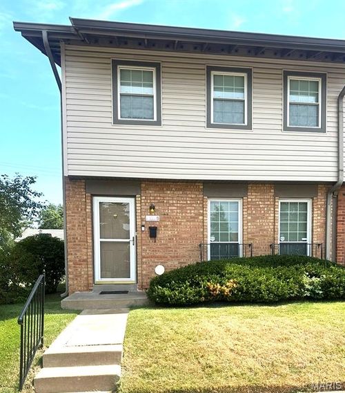 2084 Carefree Lane, Florissant, MO, 63033 | Card Image