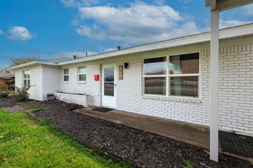 7436 Bridges Ave, Richland Hills, TX, 76118-5911 | Card Image