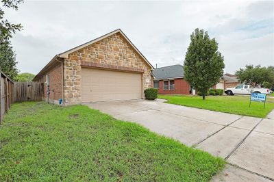 18411 Madisons Crossing Lane, House other with 3 bedrooms, 2 bathrooms and null parking in Tomball TX | Image 2