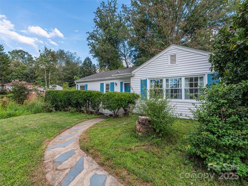 3 Forestdale Dr, Asheville, NC, 28803-1810 | Card Image