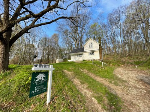 208 4th Street, Plainwell, MI, 49080 | Card Image