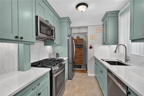 4h-830 Howard Ave, Staten Island, NY, 10301-4449 | Card Image