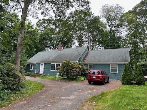 955 Deep Hole Dr, Mattituck, NY, 11952-2731 | Card Image