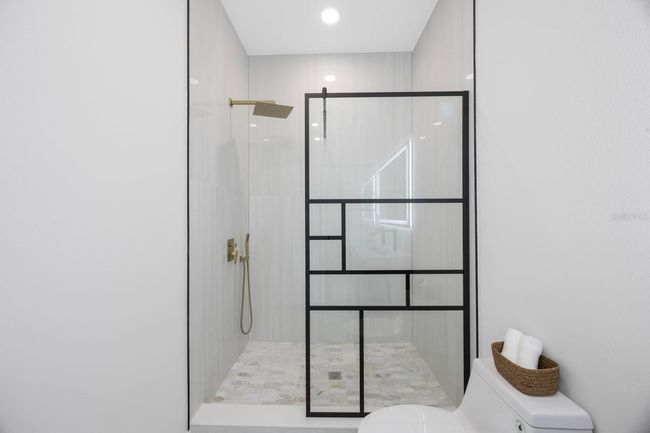 Walk-In Shower W/Rain Shower Head | Image 37
