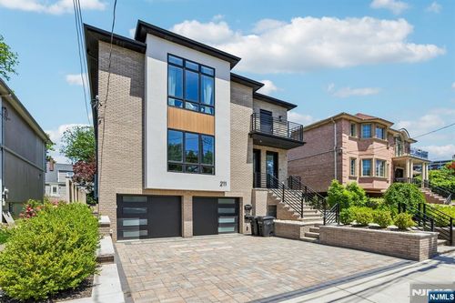 211 Warwick Ave, Fort Lee, NJ, 07024-4326 | Card Image