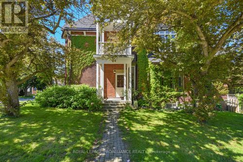 84 Park St, Brockville, ON, K6V2G7 | Card Image