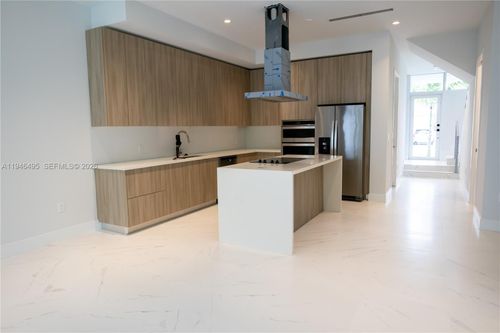 3374 Day Ave, Miami, FL, 33133-5029 | Card Image