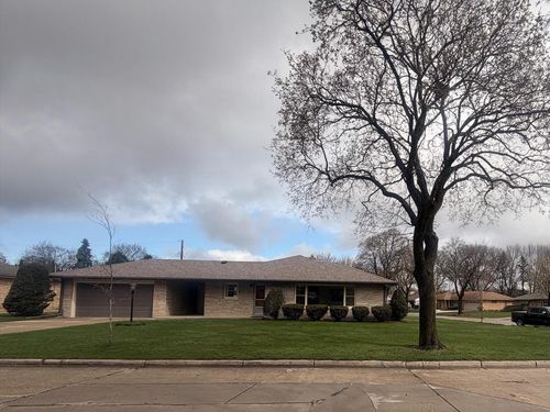 3033 S Stratton Drive Drive, West Allis, WI, 53219 | Card Image