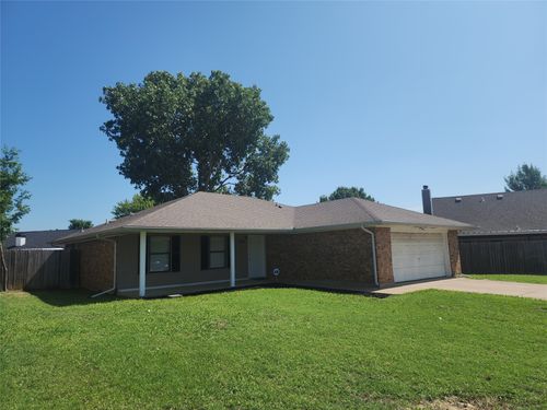 208 Cambridge Dr, Saginaw, TX, 76179-1209 | Card Image