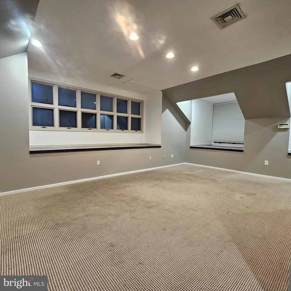 Commercial Lease in VINELAND 5