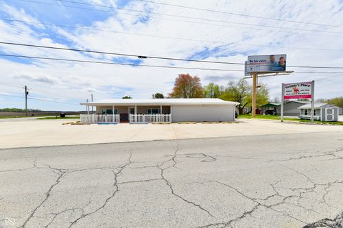 9033 W 1000 N, Elwood, IN, 46036-8858 | Card Image
