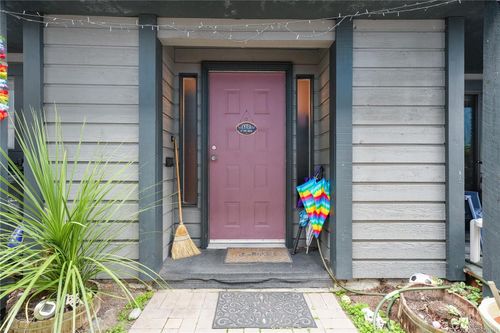 111 Michigan St, Victoria, BC, V8V1R2 | Card Image