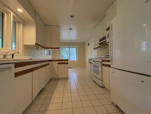 617 S Busse Rd, Mount Prospect, IL, 60056-3638 | Card Image