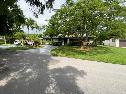 9221 Sw 165th St, Palmetto Bay, FL, 33157-3450 | Card Image