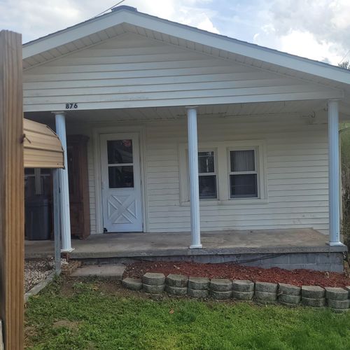 876 Dillon St, Pulaski, VA, 24301-4006 | Card Image