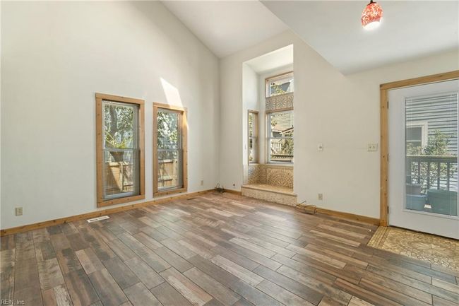 2568 Shore Dr, House attached with 3 bedrooms, 2 bathrooms and null parking in Virginia Beach VA | Image 8