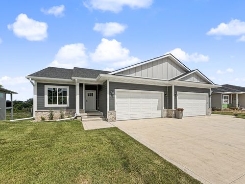 2930 Lake Hill Drive Drive, Des Moines, IA, 50320 | Card Image