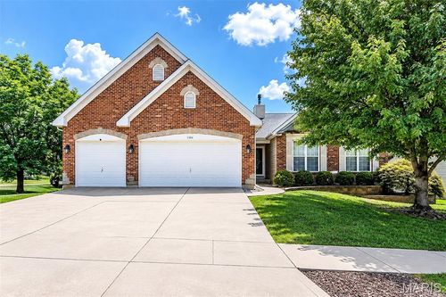 1304 Legacy Pointe Ln, Fenton, MO, 63026-2372 | Card Image