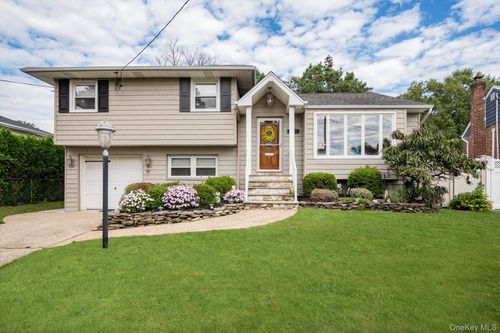 2877 Gerald Court, Hempstead, NY, 11710 | Card Image