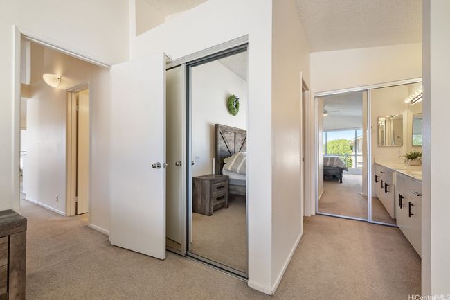Enjoy privacy and ease of getting ready in the morning in the primary bedroom with en suite bathroom. | Image 20