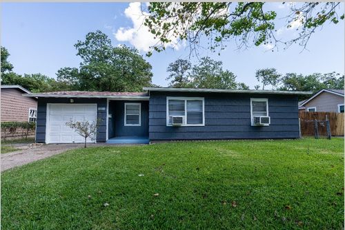 1011 Linden St, La Marque, TX, 77568-4029 | Card Image