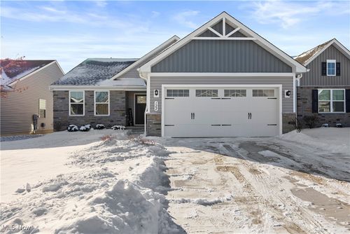 122 Eagle Cir, Amherst, OH, 44001-3807 | Card Image