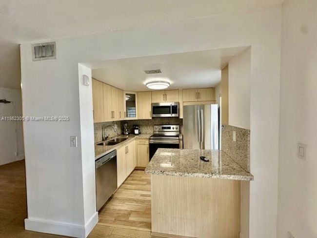 APT-207 - 110 Salamanca Ave, Condo with 2 bedrooms, 2 bathrooms and null parking in Coral Gables FL | Image 14