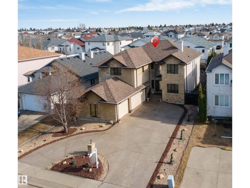 8715 160a Ave Nw, Edmonton, AB, T5Z3K4 | Card Image