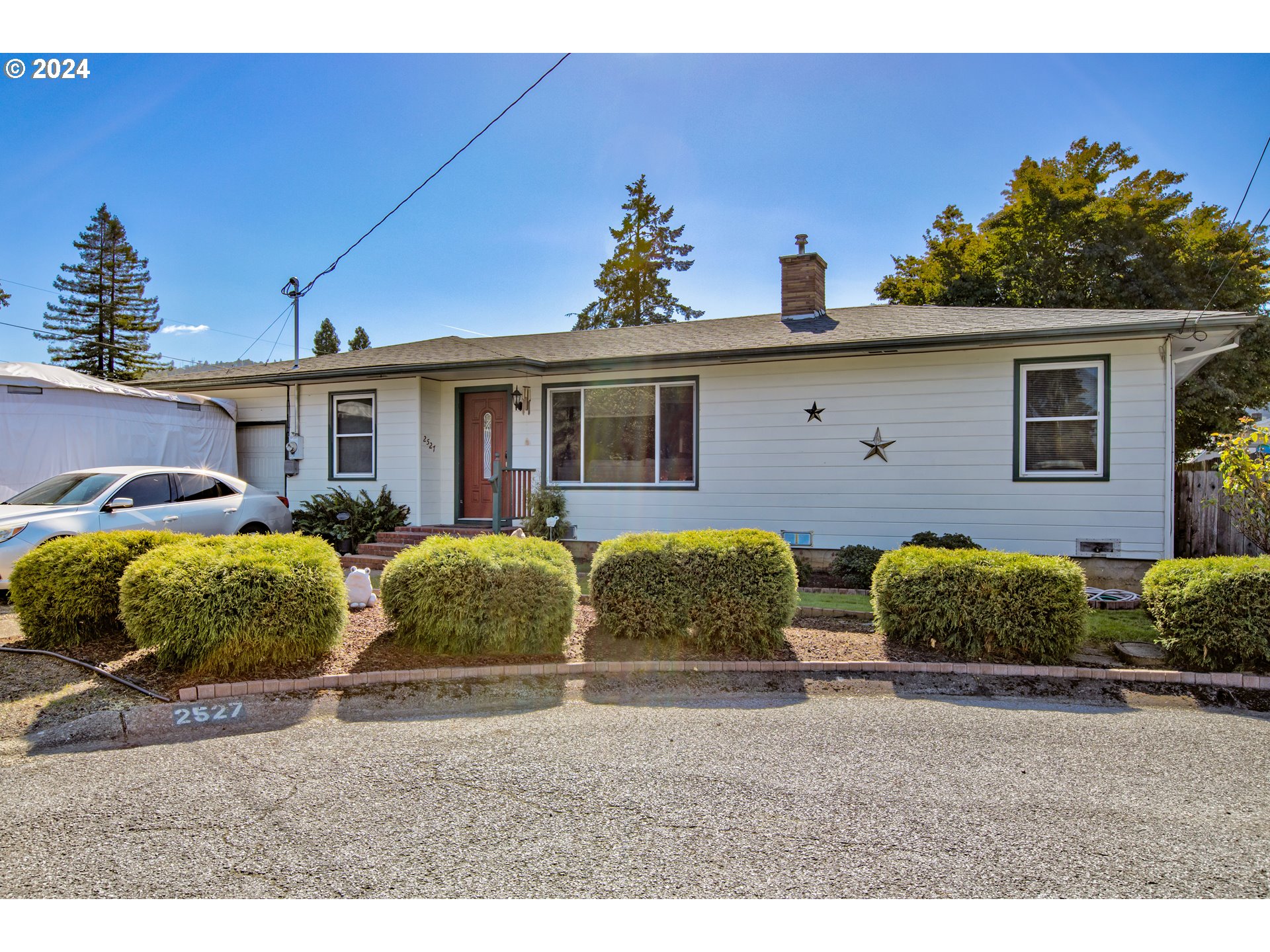Alamosa Ct, Roseburg, OR 97471