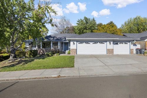 4267 Innsbruck Ridge, Medford, OR, 97504 | Card Image