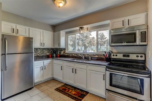 apt-103-330 Oakland Ave, Royal Oak, MI, 48067-1771 | Card Image