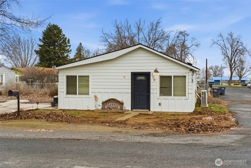306 E 5th Ave, Warden, WA, 98857-9336 | Card Image