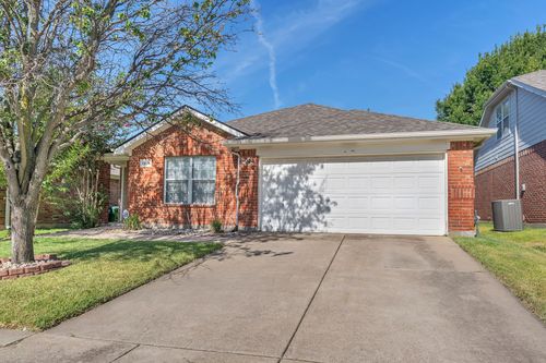 11829 Gold Creek Dr E, Fort Worth, TX, 76244-4577 | Card Image