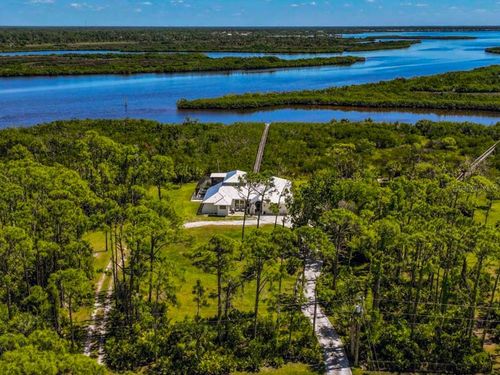 18 Riverfront Dr, VENICE, FL, 34293-7618 | Card Image