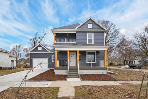427 Iowa St, Waterloo, IA, 50703-3835 | Card Image