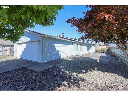 1125 Augustine Ave, Coos Bay, OR, 97420-3013 | Card Image