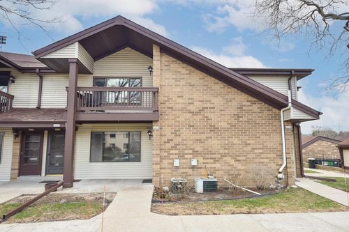 1612 S Coachlight Drive, New Berlin, WI, 53151 | Card Image