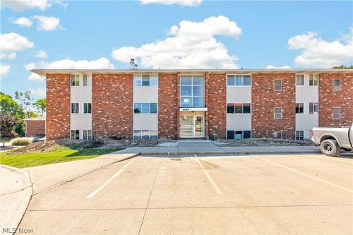 b5-4349 Inner Circle Dr, Brunswick, OH, 44212-2851 | Card Image