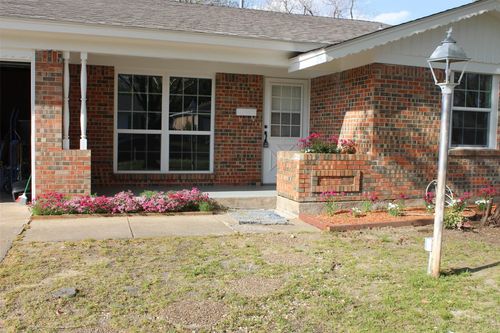 1807 W Scott St, Sherman, TX, 75092-5383 | Card Image